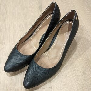 Vionic Black Textured Heels